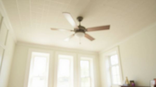 Ventilateur de plafond réversible : à quoi sert vraiment le mode hiver